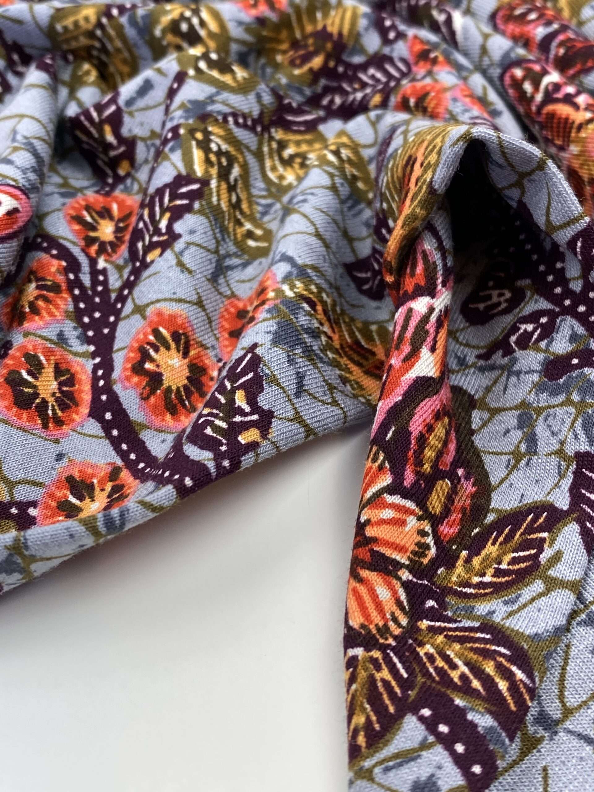 Batik flower -viscose tricot