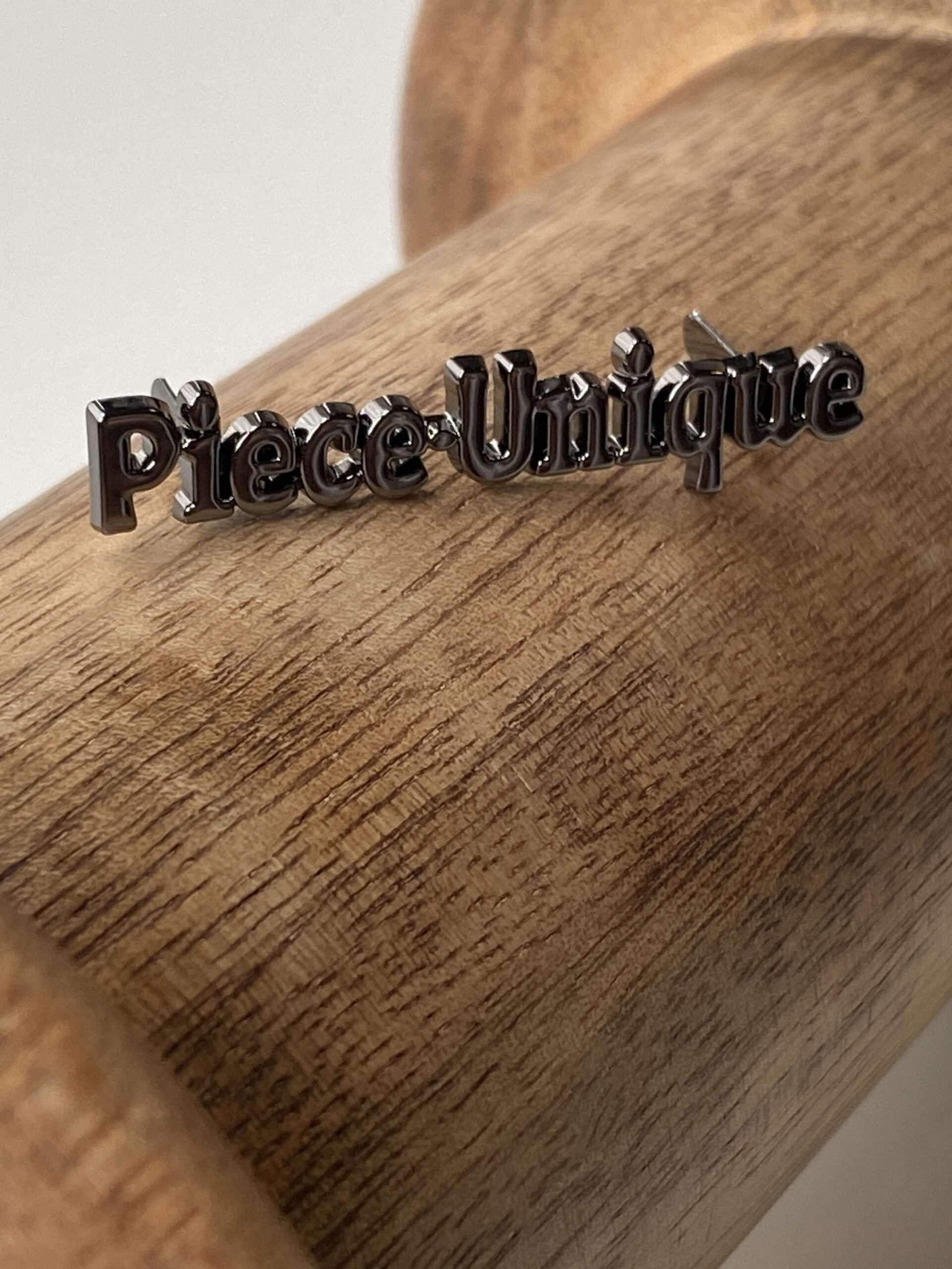 Piece Unique label - Gun metal