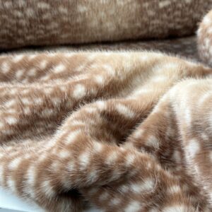 Deer in the lights- Faux Fur Mantelstof COUPON 60cm