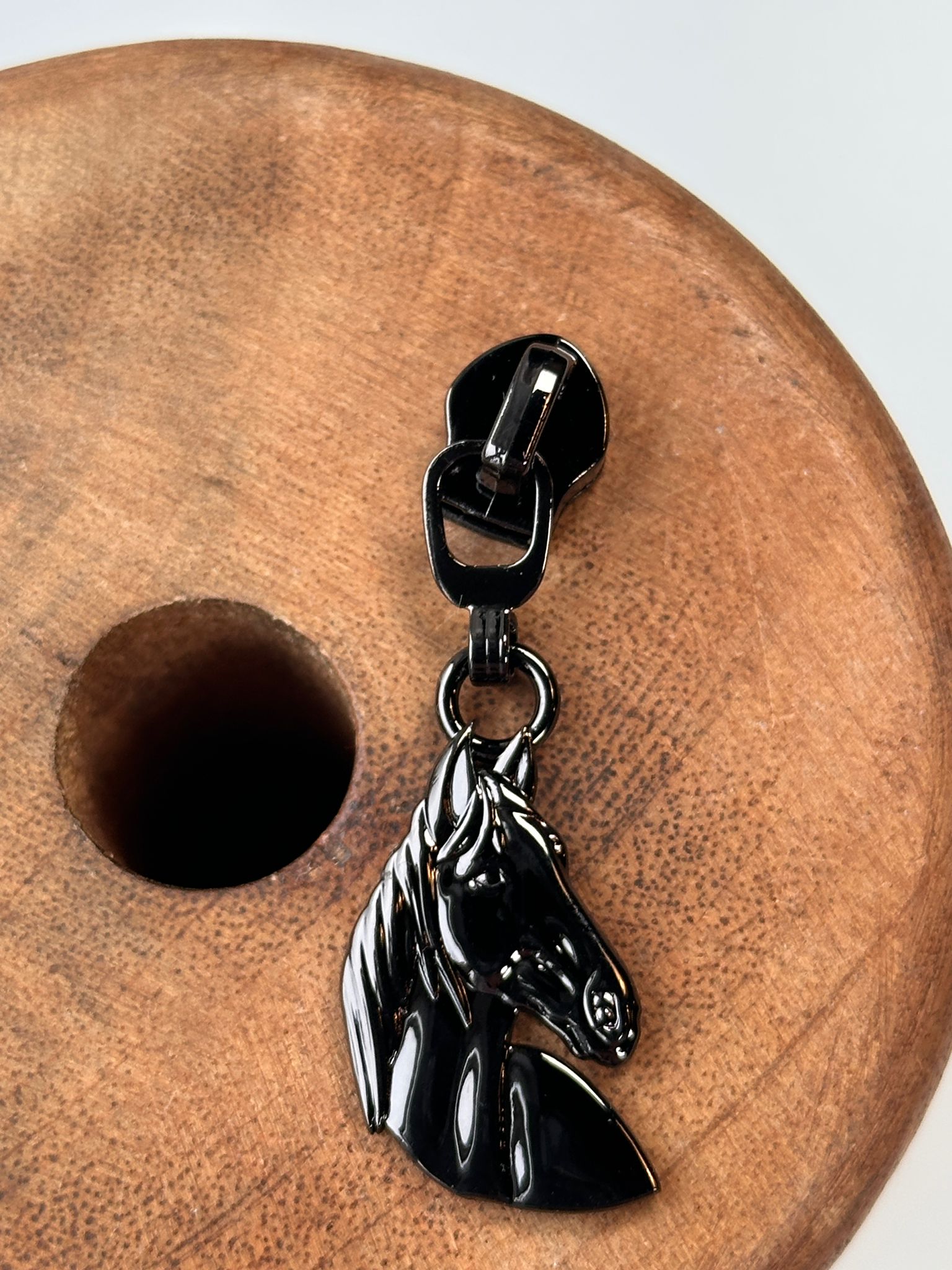 Paard - gun metal - Schuiver voor SPIRAAL rits 6mm