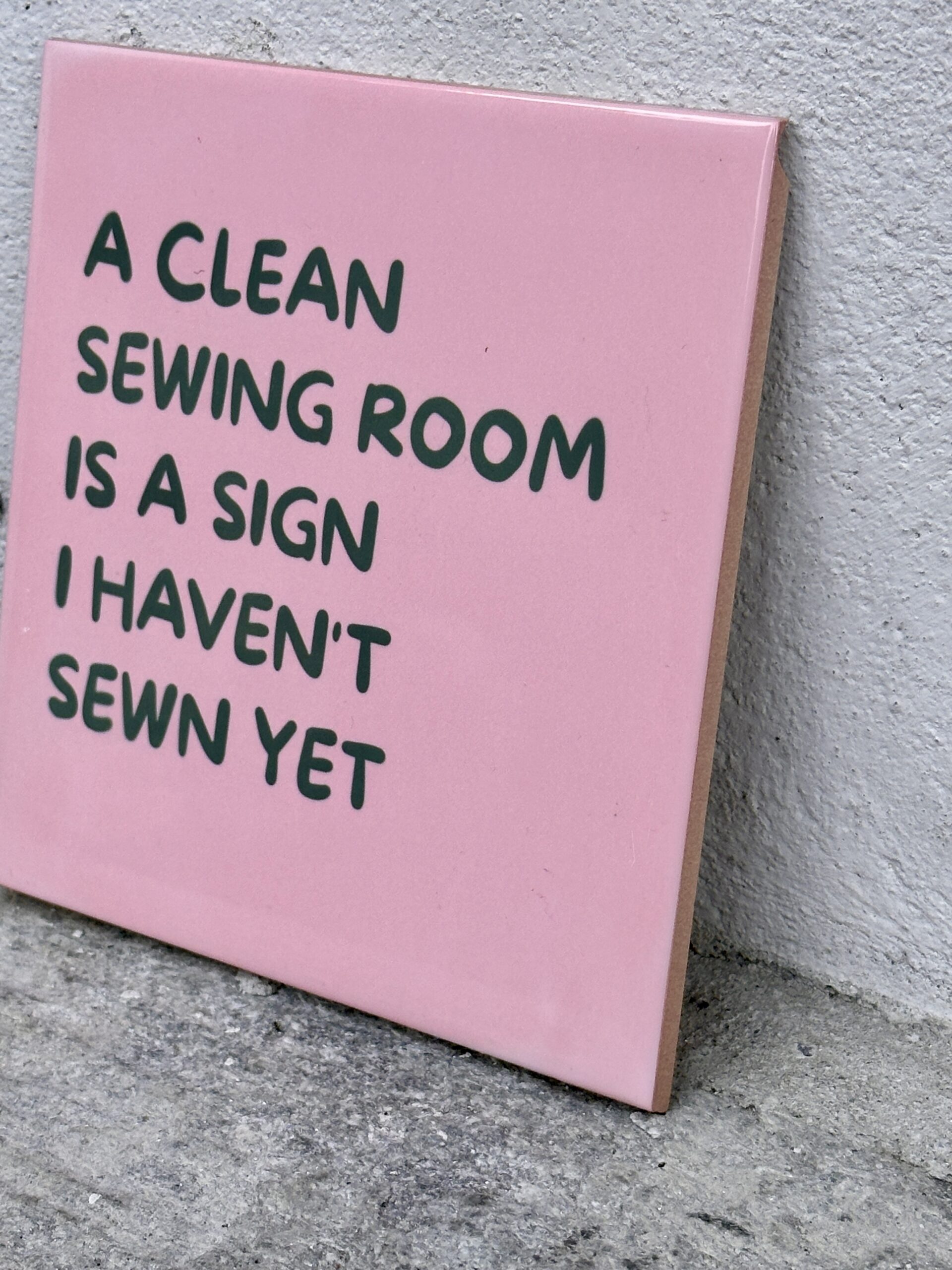 A clean sewing room - Keramische tegel