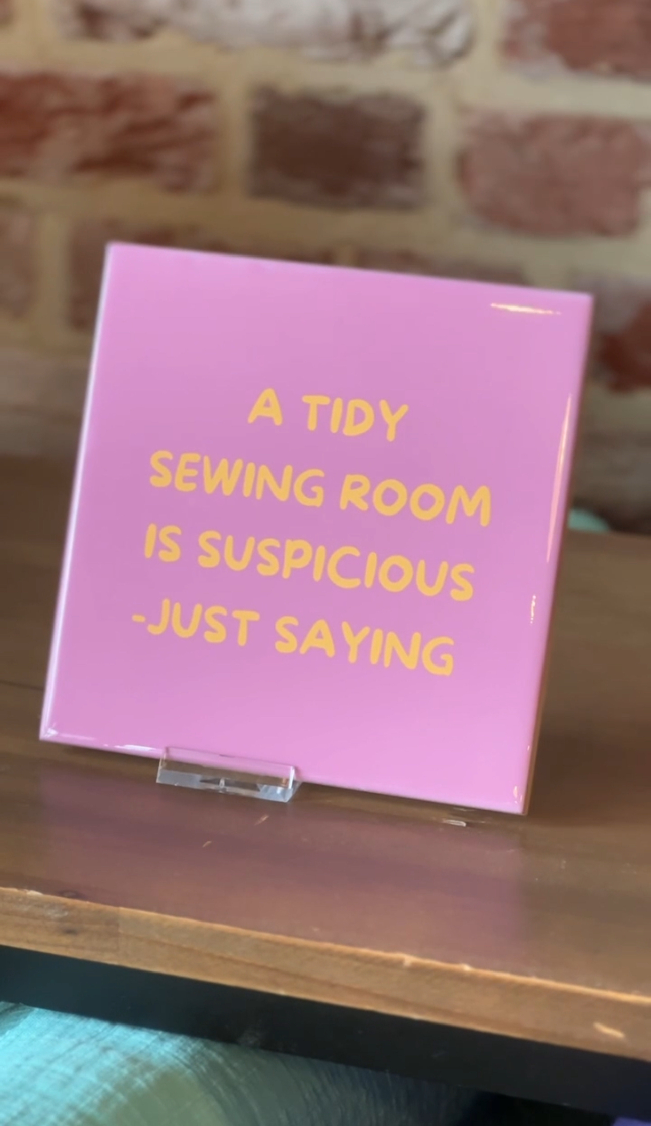 A tidy sewing room is suspicious - Keramische tegel