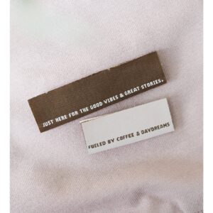Fueled by coffee and daydreams – Naailabel per stuk